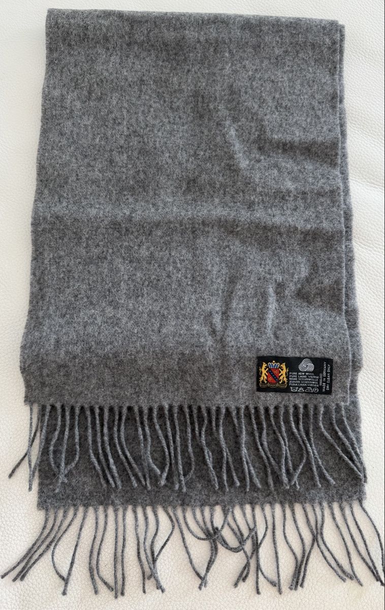 Foulard & Sciarpe: Wolle Schal – Usato da Opfikon venduto da Luis144 2