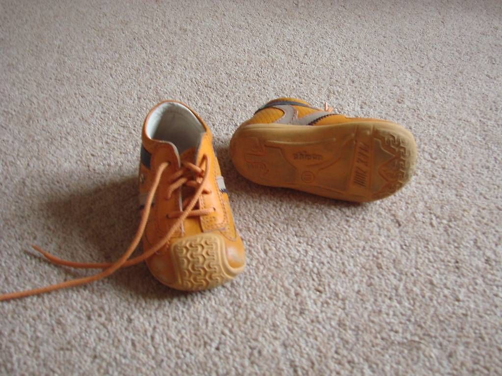 Schuhe für Jungen: Scarpine n. 19 – Gebraucht aus Balerna von cri_7ghl 1