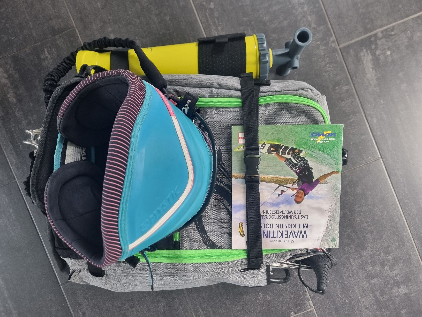 Aquilone: Kitesurf-Set Cabrinha Switchblade 9m, Trapez, Bar, Pumpe, .. – Usato da Wünnewil venduto da Utan8