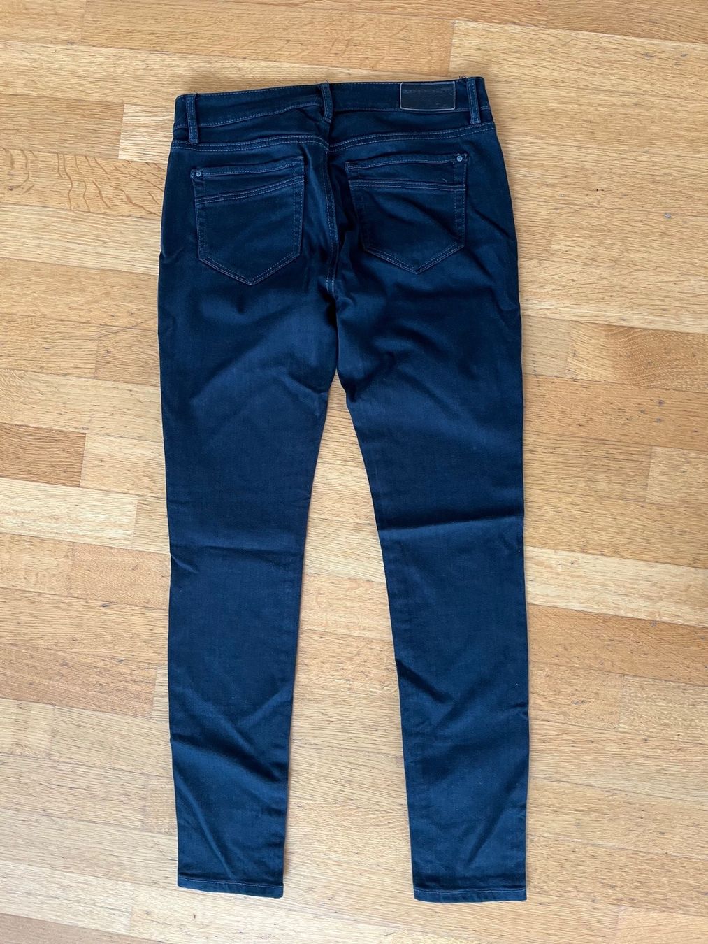 Esprit Jeans: schwarze Esprit Damen Jeans, Grösse 29 – Usato da Kreuzlingen venduto da zwergli05 2