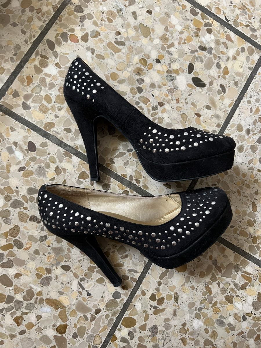Cube Scarpe da donna: Schwarze Nieten High Heels Gr. 39 – Usato da Bad Zurzach venduto da Heugumper7 3