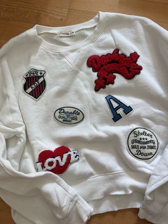 Crew Pullover mit Patches Gr. M von Jeanswear gebraucht
