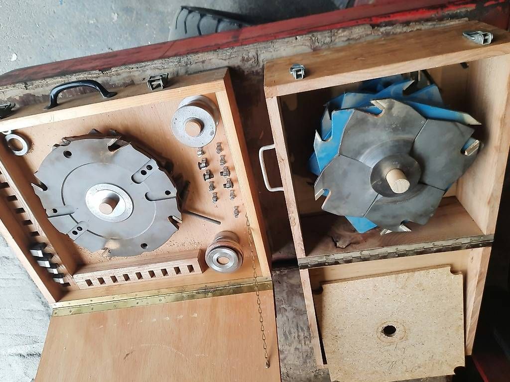 Toutes les machines: Tenonneuse menuiserie – D'occasion à Salvan par cra_qnt2 1