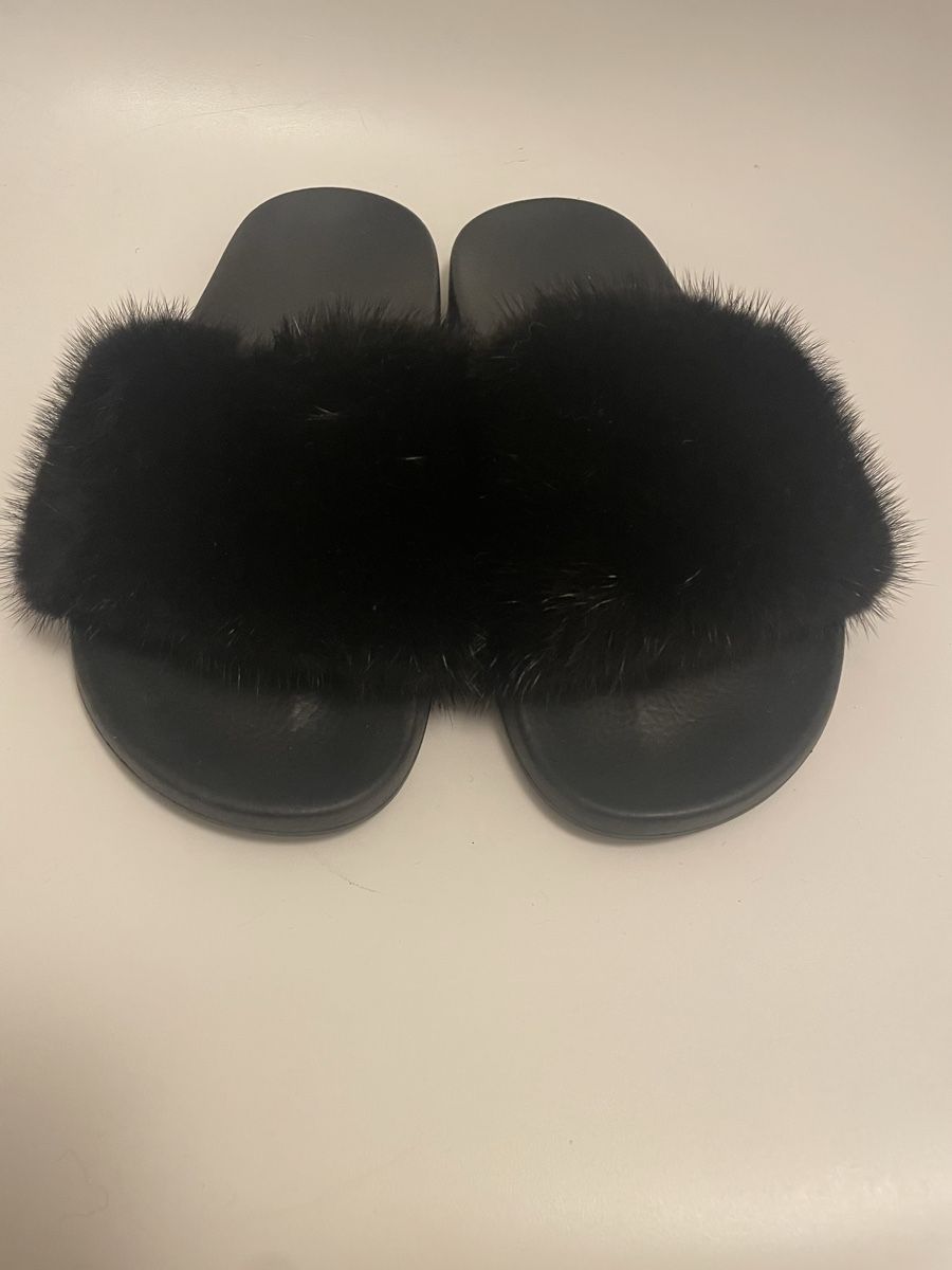 Givenchy Scarpe da donna: Claquettes Givenchy fourrure noire pointure 38 – Usato da Lausanne venduto da Charly_brune 1