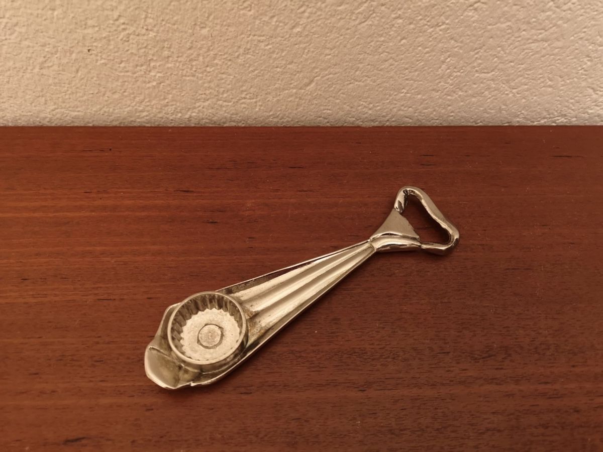 Apribottiglie & Tappi per chiusura: Vintage Design Flaschenöffner Cravatte versilbert – Usato da Zürich venduto da Vintagewiesel 1