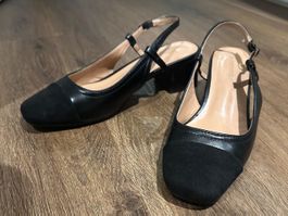 Schwarze Slingback-Pumps mit Blockabsatz