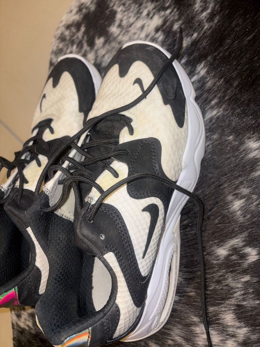 Nike Scarpe da donna: Nike baskets 38.5, Très Bon État – Usato da Bulle venduto da Re-a-loved 4