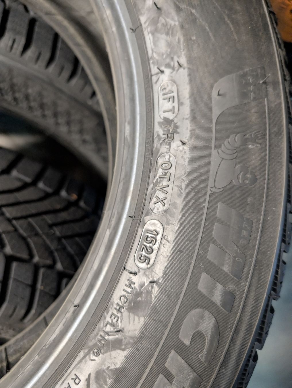 Michelin Pneus & Kompletträder: 205/60/16 Winterreifen – Neu und originalverpackt aus Dürrenäsch von Pneu-Idris 4