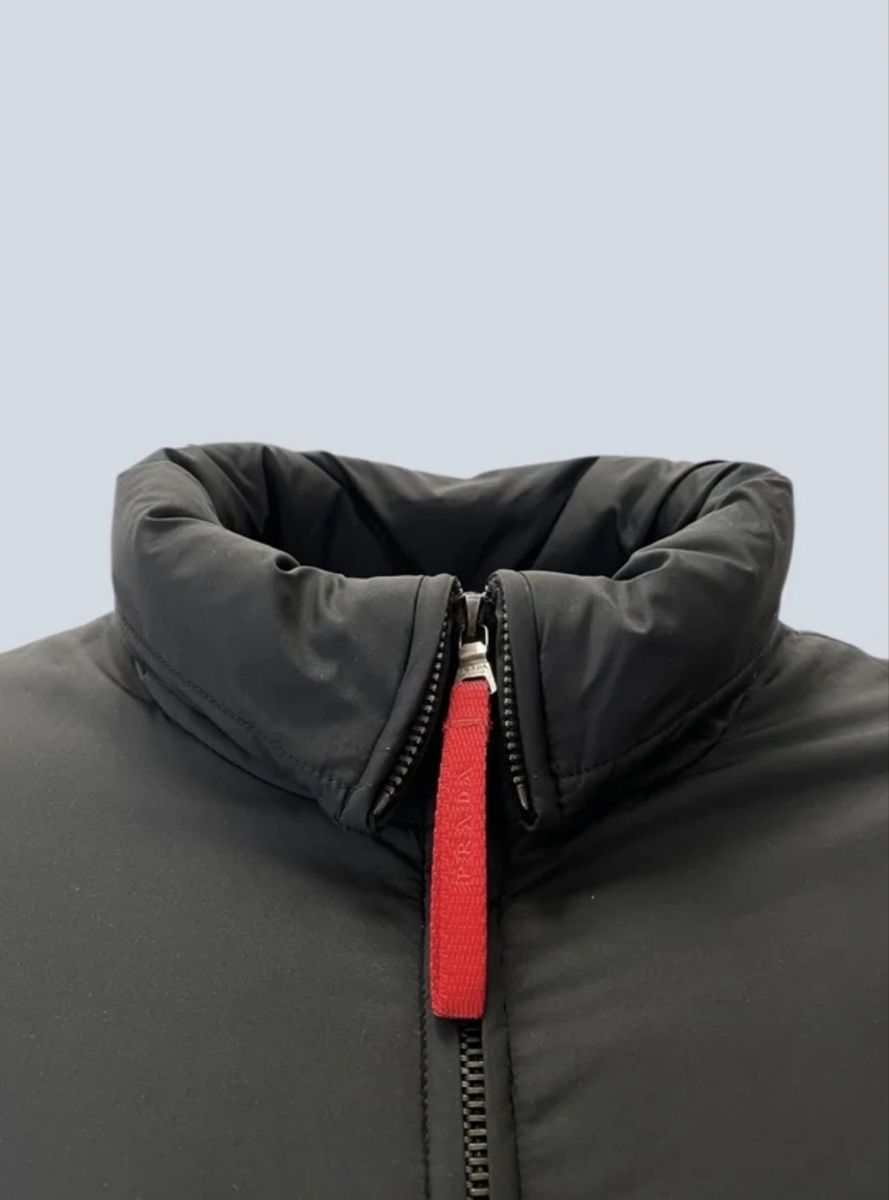Prada Jacken: Prada Black Puffer Jacket, Size 44, Light – Gebraucht aus Rümlang von Fox_19 3