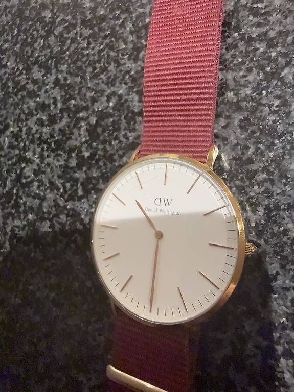 Uhren: Daniel Wellington Uhr - mit Band – Gebraucht aus Rothrist von G.F.1997 1