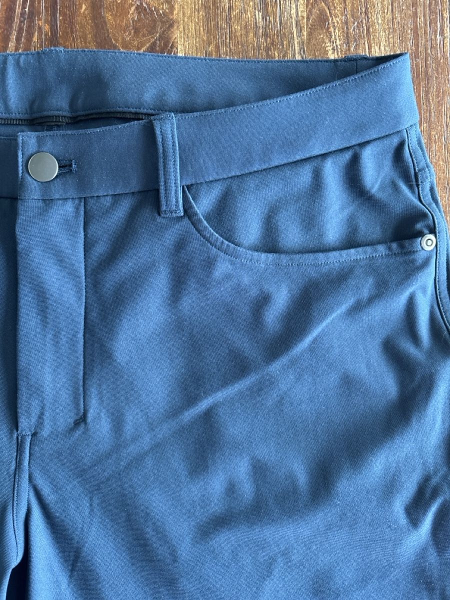 Lululemon Pantaloni: Lululemon dark blue pants (W34 / L32) – Usato da Zuerich venduto da junverhau 1