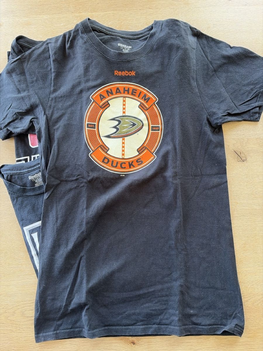T-shirt: Vier schwarze T Shirts m – Usato da speicher venduto da danicole 1