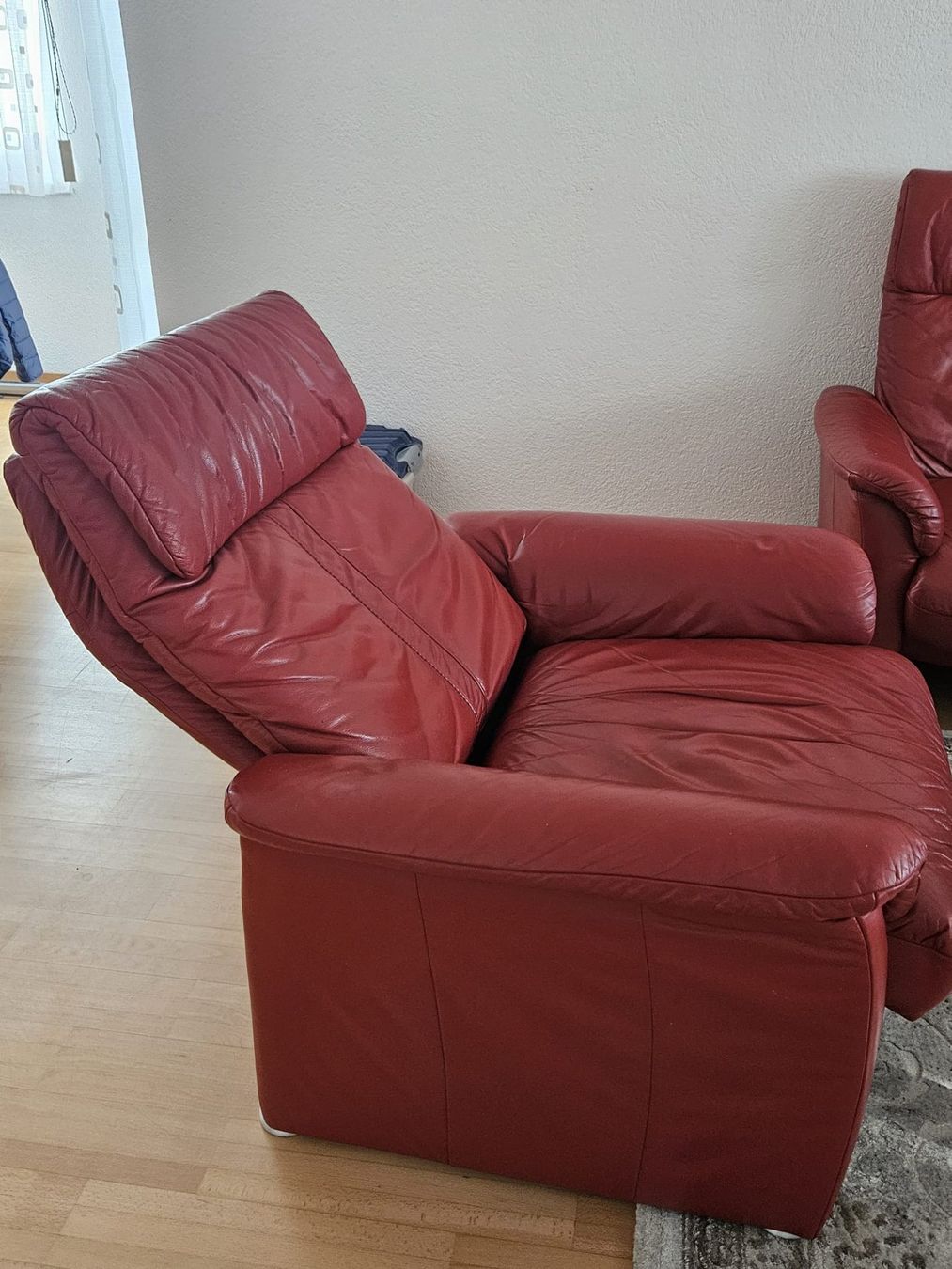 Sofas: Rote Ledercouchgarnitur, Top Zustand. – Gebraucht aus Stetten AG von med_h7gg 2