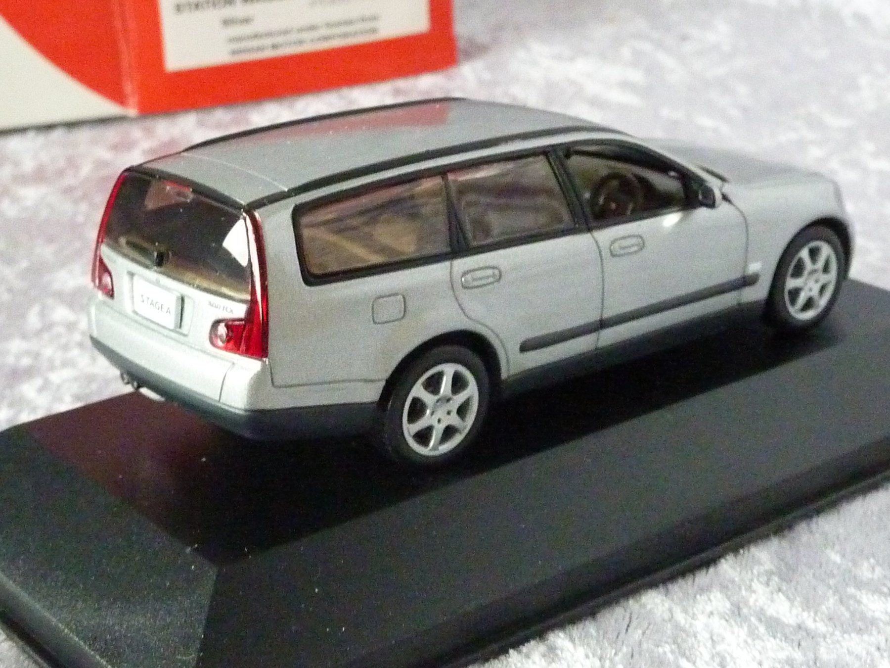 Nissan Modellini d'auto: Nissan Stagea Kombi 1:43 – Nuovo e nell'imballaggio originale da Dürrenäsch venduto da modellautos4you 2