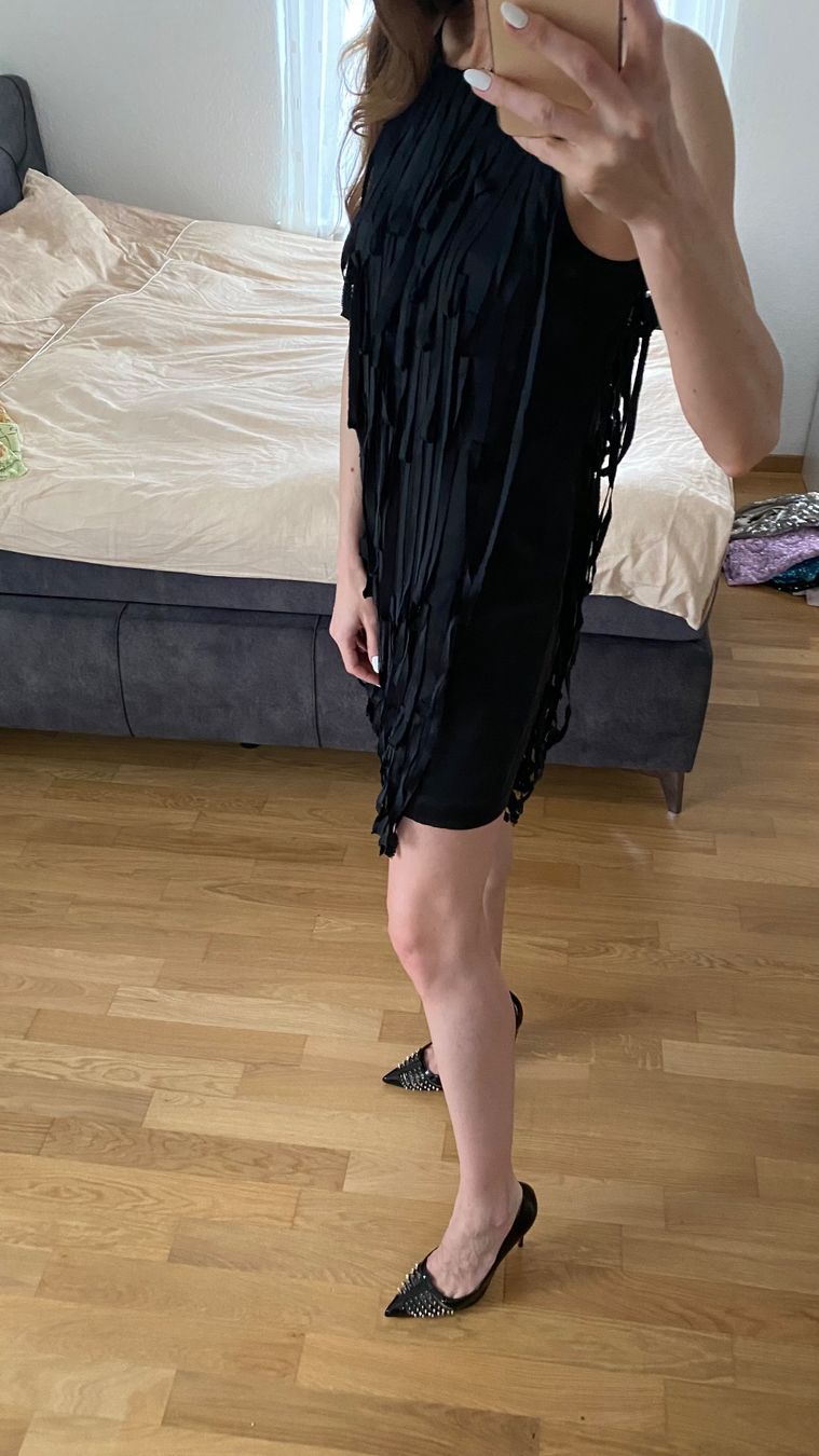 Vestiti: Schwarzes Minikleid mit Fransen Kleid Midi Grösse S – Usato da Thalwil venduto da olh_7cpg 1
