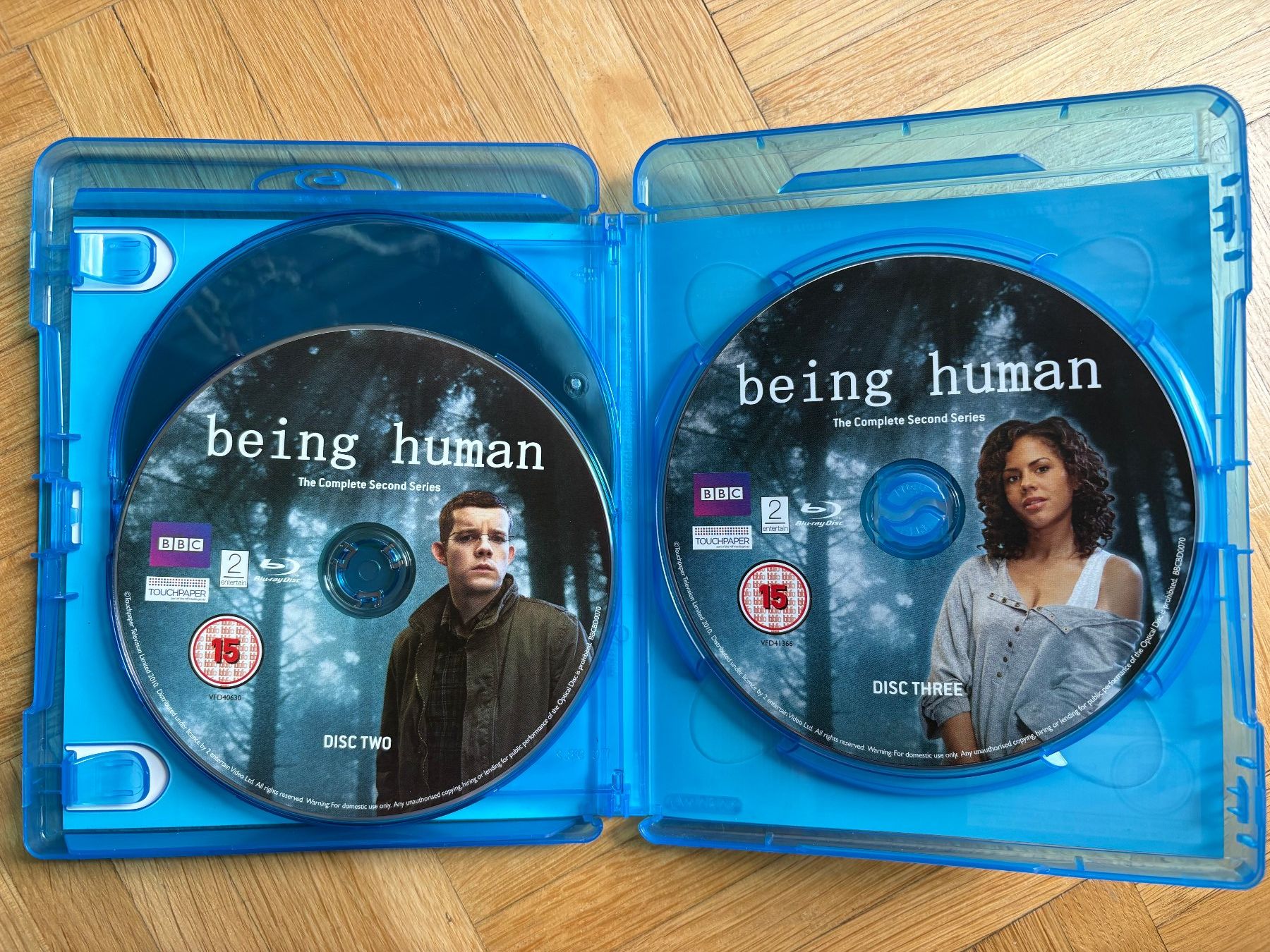Tous les DVDs: Being Human - Complete First and Second Season - Blu-ray – D'occasion à Zürich par Malcom 5