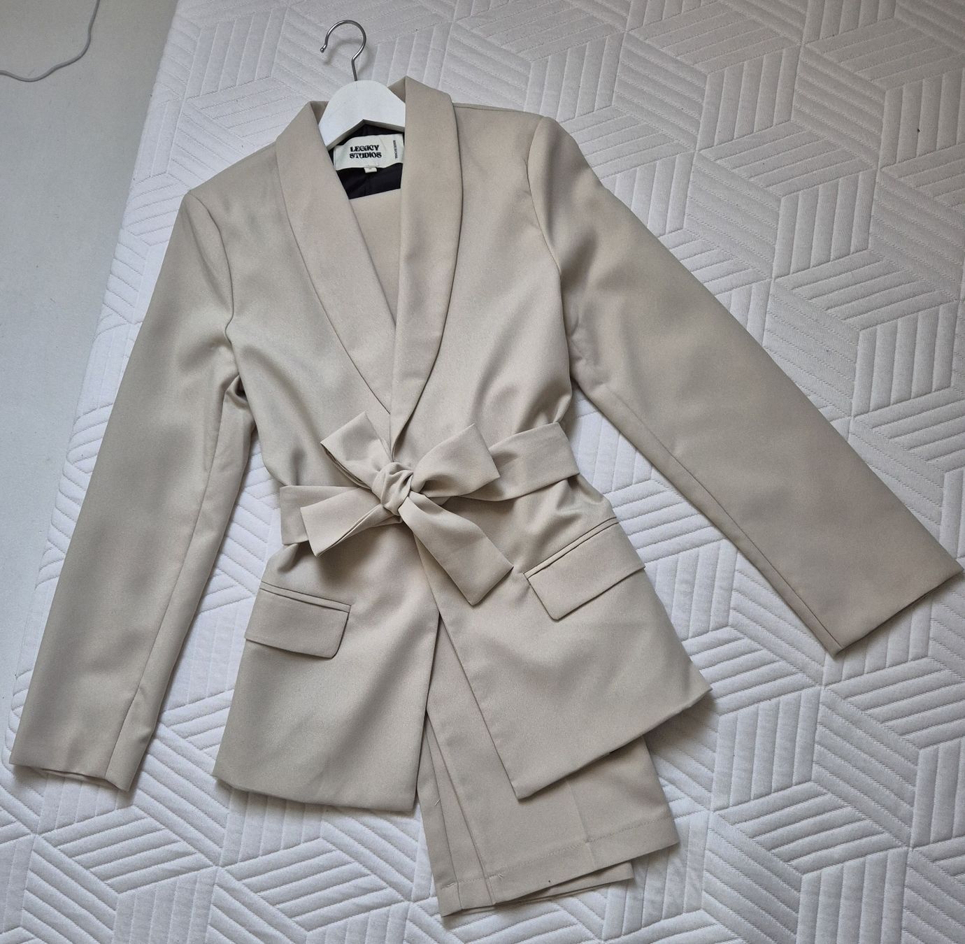 Completi & Tailleur: Legacy Studios Anzug, Beige, Gr. S, Top Zustand! – Nuovo (secondo la descrizione) da Kreuzlingen venduto da sko_9v6b
