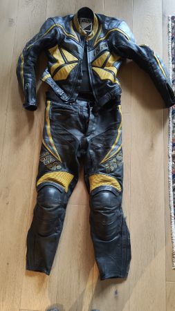 IXS Motorradkombi Leder schwarz gelb Grösse 52 gebraucht.