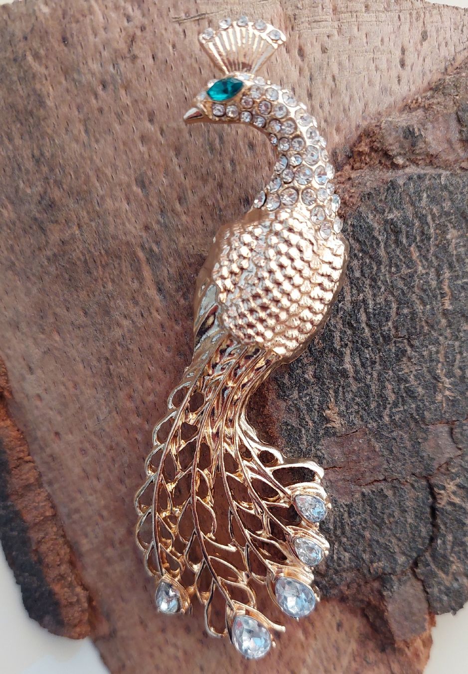 Broches & Aiguilles: Grosse sehr elegante Pfau Brosche mit Strass – Neuf (Voir description) à Oberwil BL par Hunajakakku