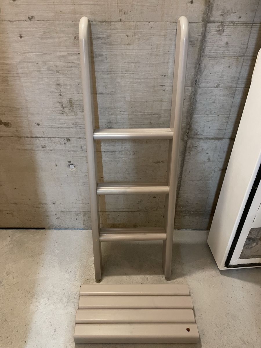 Flexa Scale: Flexa Betterhöhung Mittelhoch, grau  – Usato da Gelterkinden venduto da Leg_Prinzessin01