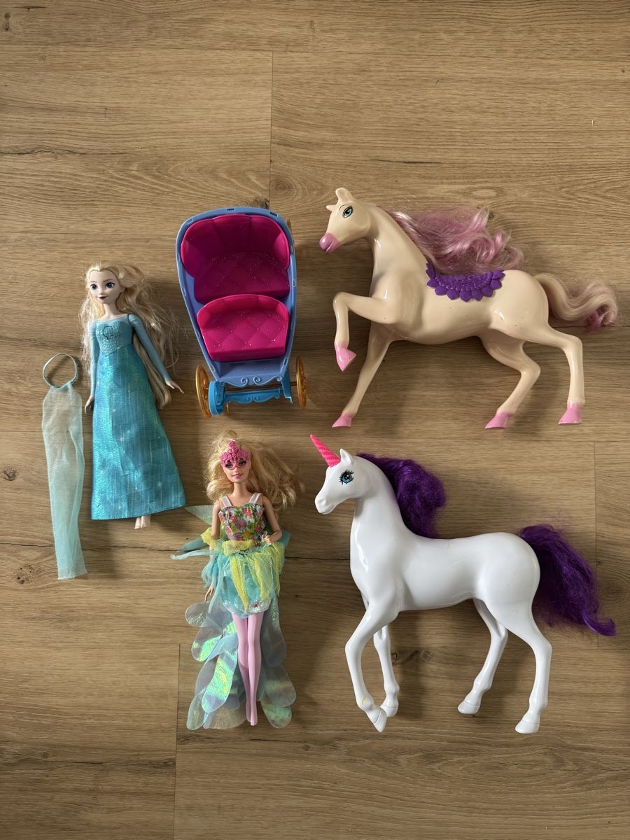 Bambole: Barbies Set mit Pferden Barbiepuppen und Kutsche – Usato da Hettlingen venduto da sch_gr5s