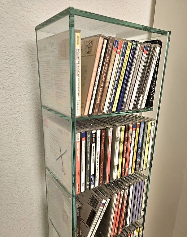 Scaffali: CD DANS BIBLIOTHEQUE  EN VERRE – Usato da Martigny venduto da Pbleue 2