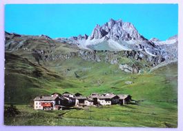 Der Weiler Grevasalvas über dem Silsersee
