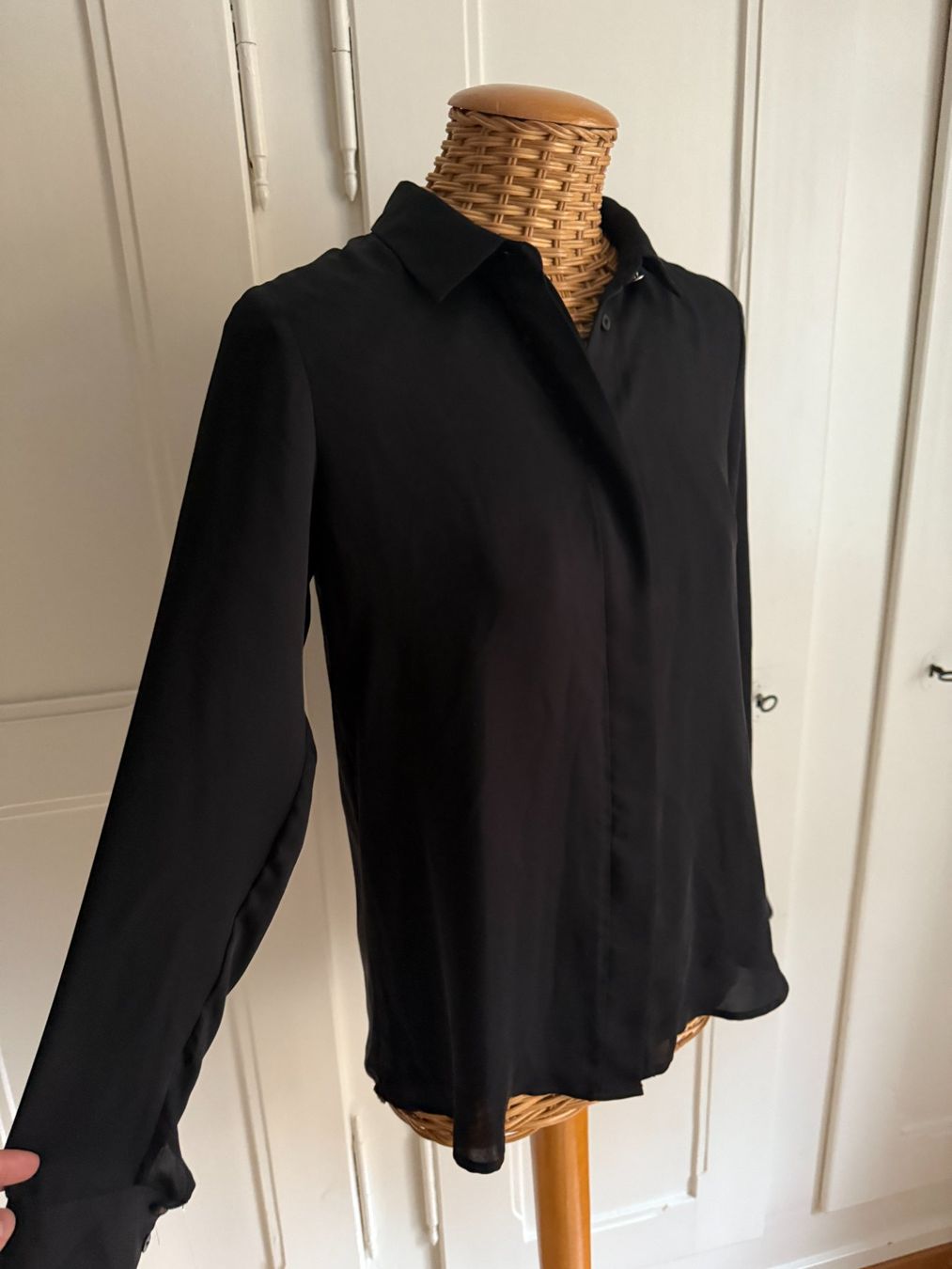 H&M Chemisiers: Bluse schwarz fliessend 36 – D'occasion à Zürich par Diazaio 1