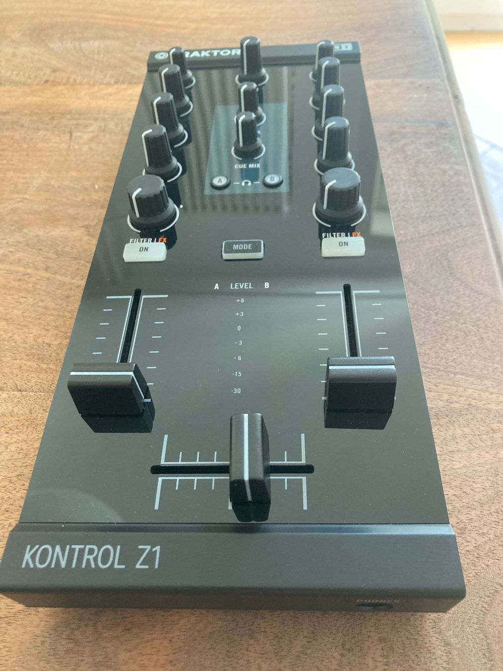 Traktor Console di mixaggio: Native Instruments Traktor Kontrol Z1 – Usato da Zürich venduto da LustForLive