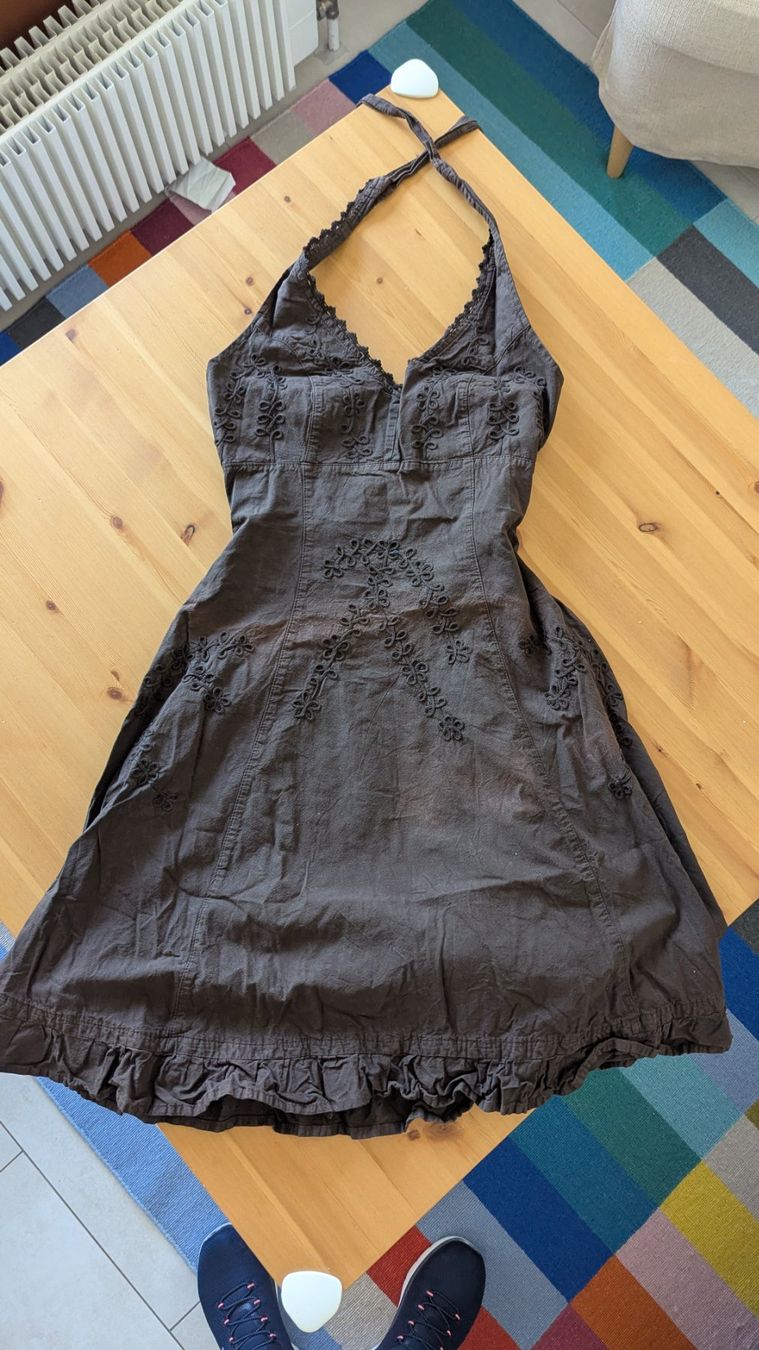 Kleider: Robe dos nu brodée – Gebraucht aus Pully von dia_6tzd 1