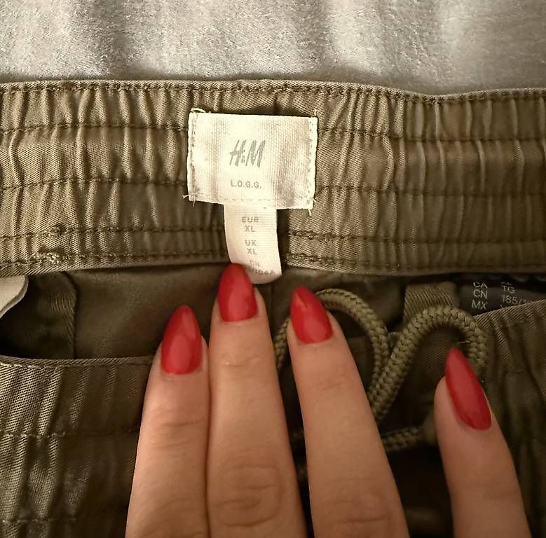Pantaloni: Beige Cargo Hose – Usato da Wädenswil venduto da dom_pz5d 1