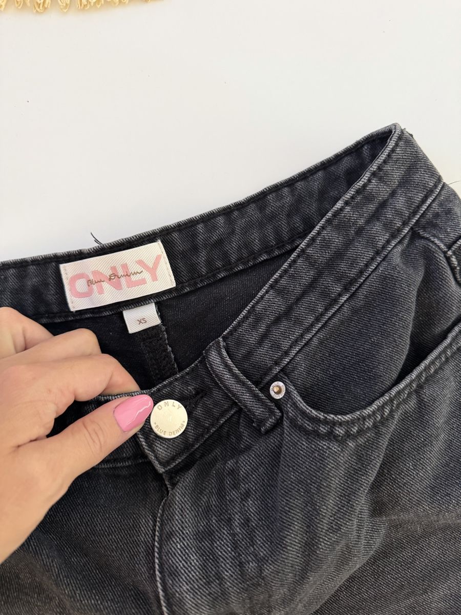 Only Jeans: ONLY Denim Shorts Black Size XS  – Usato da Gränichen venduto da Domsiiiii 2