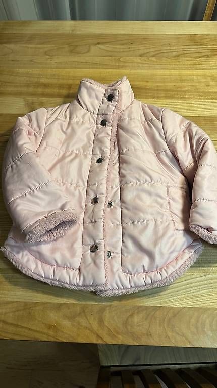 Giacche & Cappotti: Rosa Winterjacke mit Teddyfutter, Gr. 104/110, Top Zustand – Usato da Zürich venduto da klily