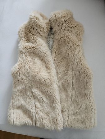 Zara Girls Fellweste, Gr. 140, Top Zustand, Winter-Hit!