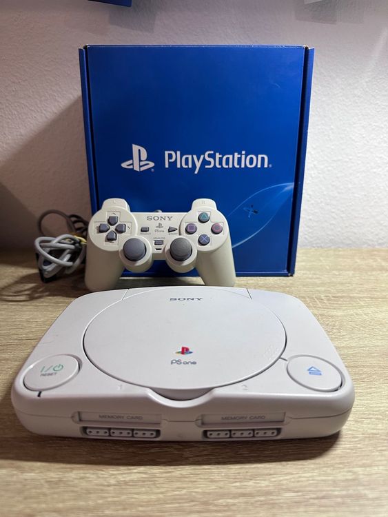 PSOne Slim + 1 Original DualShock (SCPH-102) + Zubehör (Gebraucht) in ...