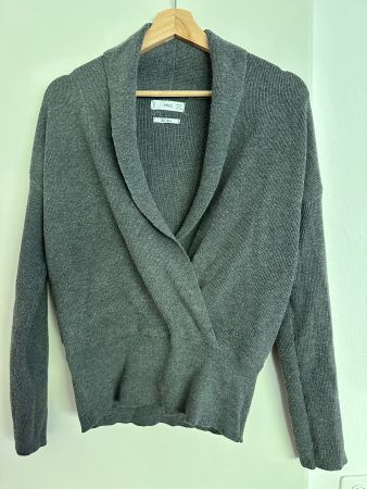 Mango grauer Wickelpullover aus Wollmischung, Größe M