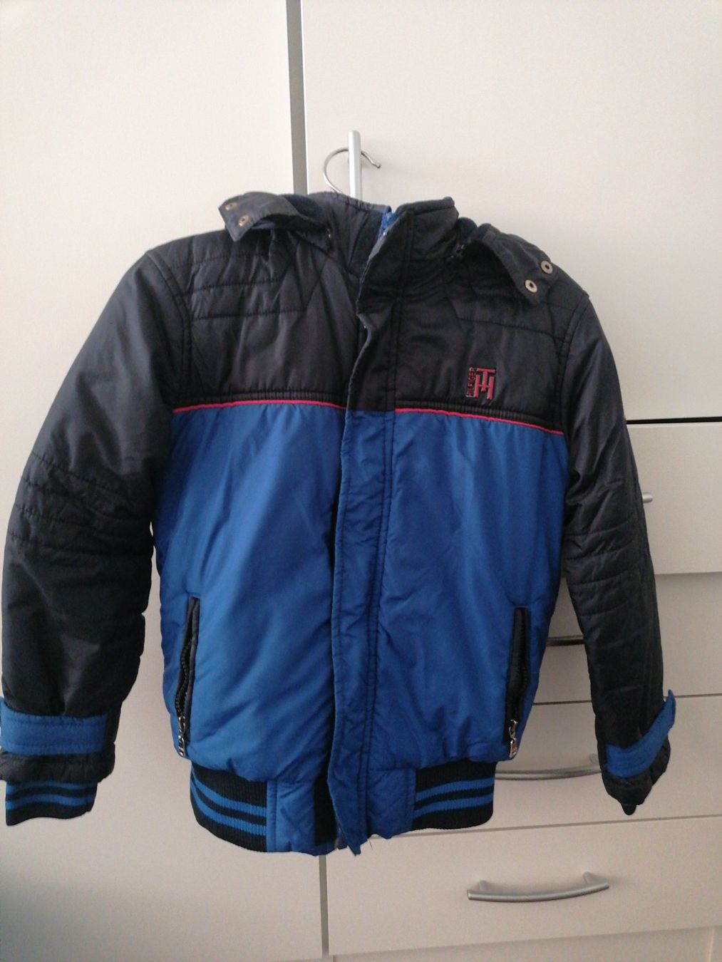 Tommy Hilfiger Giacche & Cappotti: Tommy Hilfiger Winterjacke Gr. 128/134 – Usato da Hettiswil venduto da Nichterida