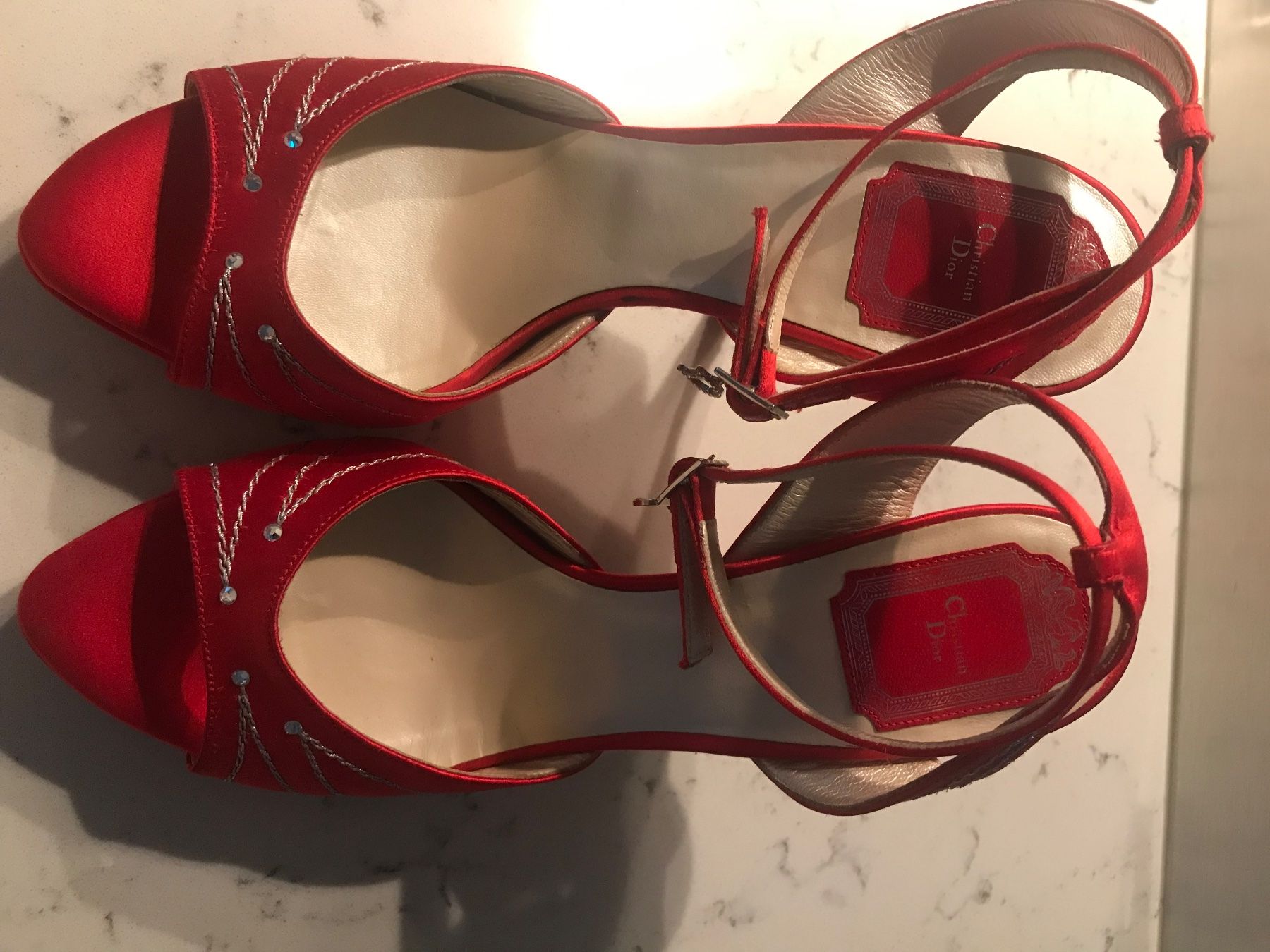 Dior Damenschuhe: Christian Dior red satin evening sandals – Gebraucht aus Biel/Bienne von zit_v5yc 1