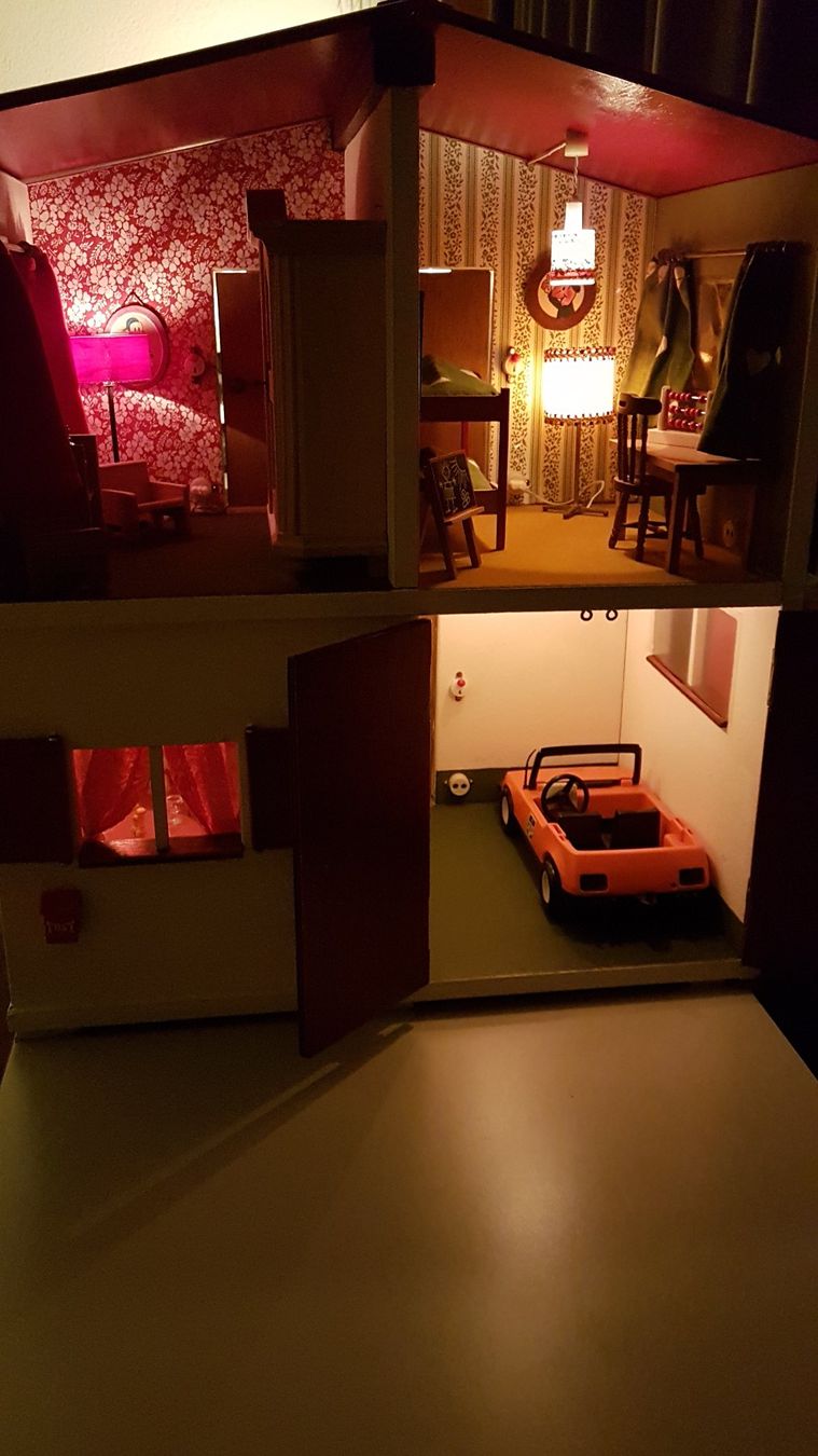 Case e mobili per bambole: Puppenhaus mit Beleuchtung – Usato da Mönchaltorf venduto da boesi51 4