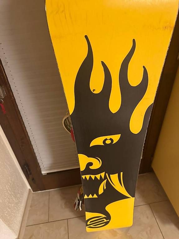 Board: Snowboard 137 mit Bindung und Schuhen Gr.42 – Usato da Fischbach-göslikon venduto da Trinity16 4