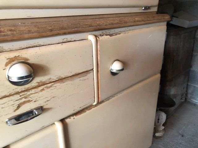 Credenze: Ancien buffet de cuisine BERG – Usato da Chézard St Martin venduto da schmitt 3