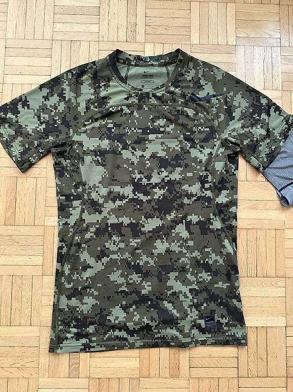 T-Shirts: Nike Pro Sportshirts  2er Set  Größe S – Gebraucht aus Zürich von Vtrende 3