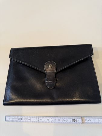 Classic Aigner Black Leather Clutch Bag - Timeless! (50)