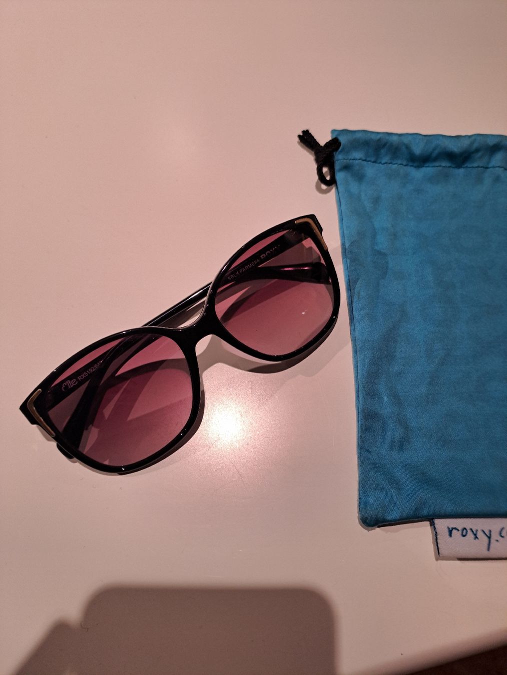 Roxy Occhiali & Lenti: Lunettes de soleil Roxy – Usato da Valeyres-sous-Montagny venduto da Romy.