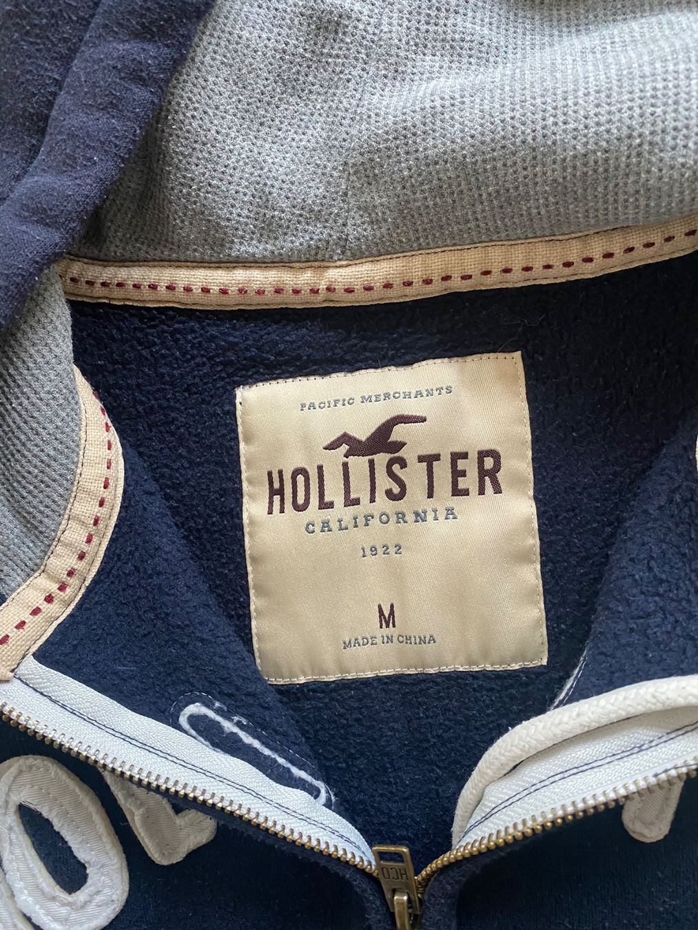 Hollister Vestes & Manteaux: Hollister Kapuzen Jäckchen – D'occasion à Sarmenstorf par SamiraB. 1