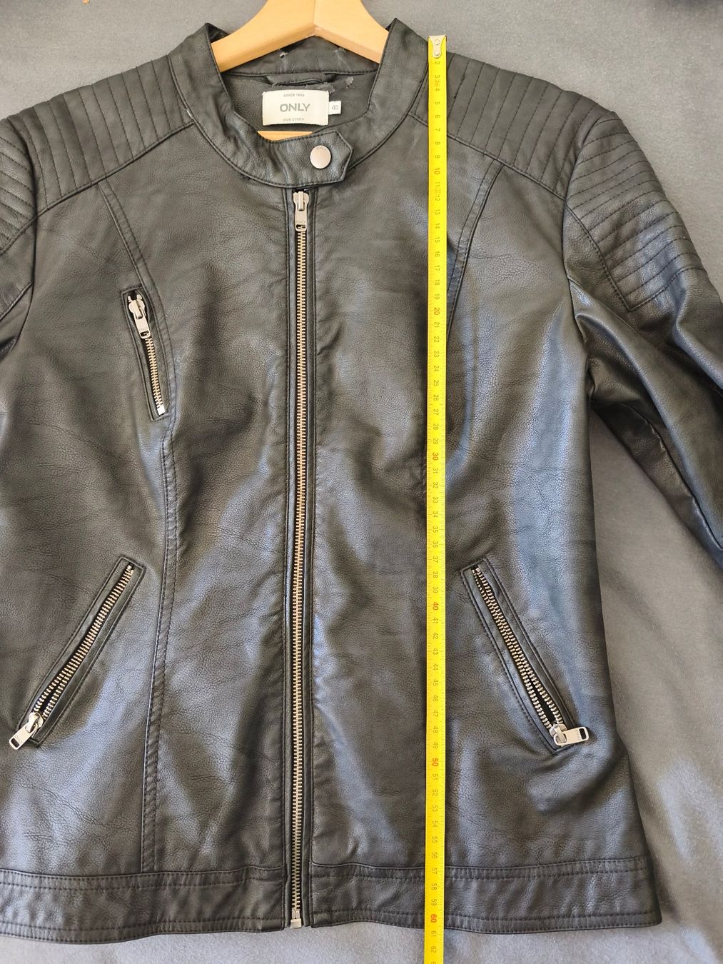 Only Jacken: Only, veste en simili cuir noire, taille 40 – Gebraucht aus Genève von lnicoGE 4