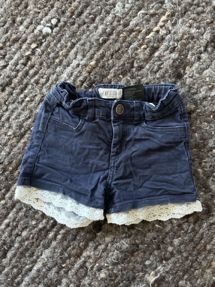 H&M Pantaloni: H&M Kinder Shorts Gr 110 – Usato da Winterthur venduto da LeonoraCor