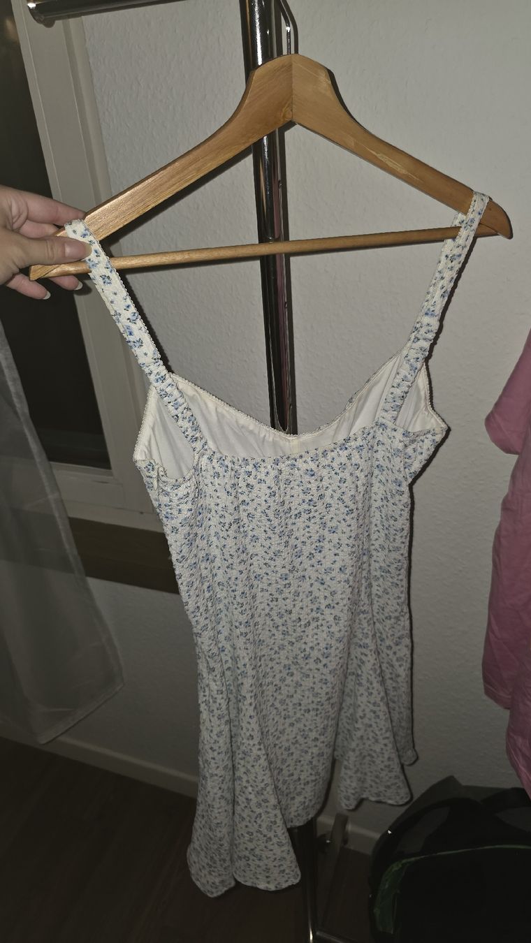 Kleider: Süsses Blümchen Kleidchen in Grösse S 🌸 – Gebraucht aus Wetzikon ZH von secondhandsfashion 1