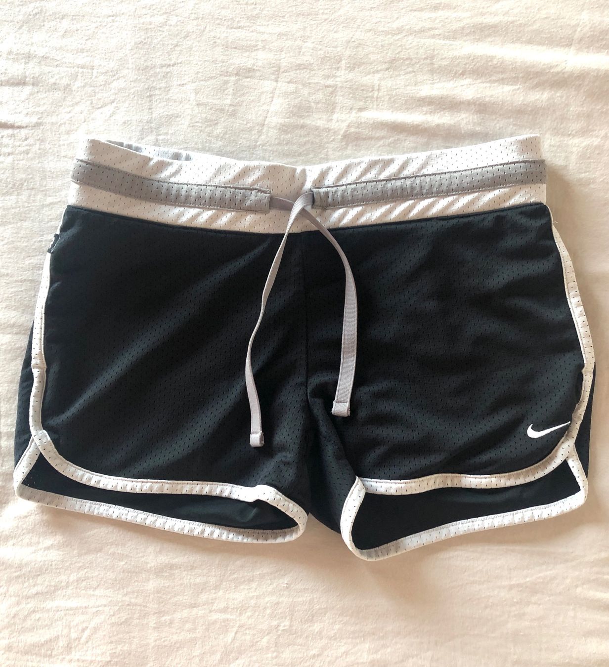 Nike Pantaloni: Schwarze Nike-Shorts S – Usato da Agno venduto da hibikama 1