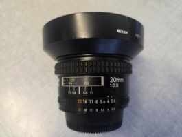 Sehr gut erhaltenes Nikon AF Nikkor 20mm 1:2.8